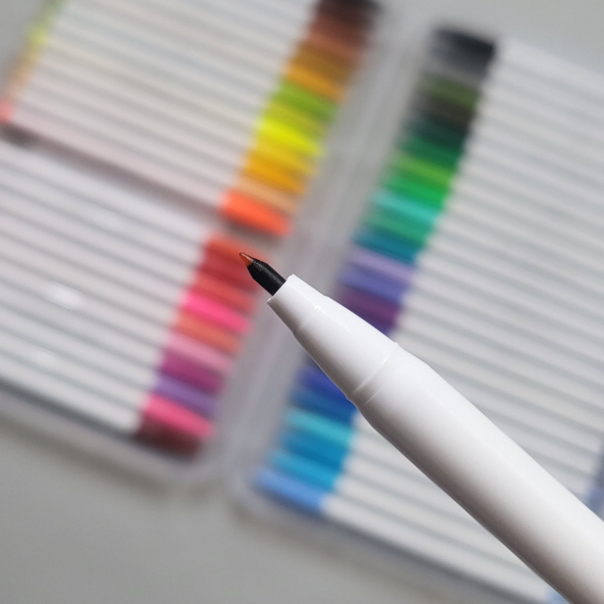 Pluma fineliner Plus Pen 3000, set de 48 piezas